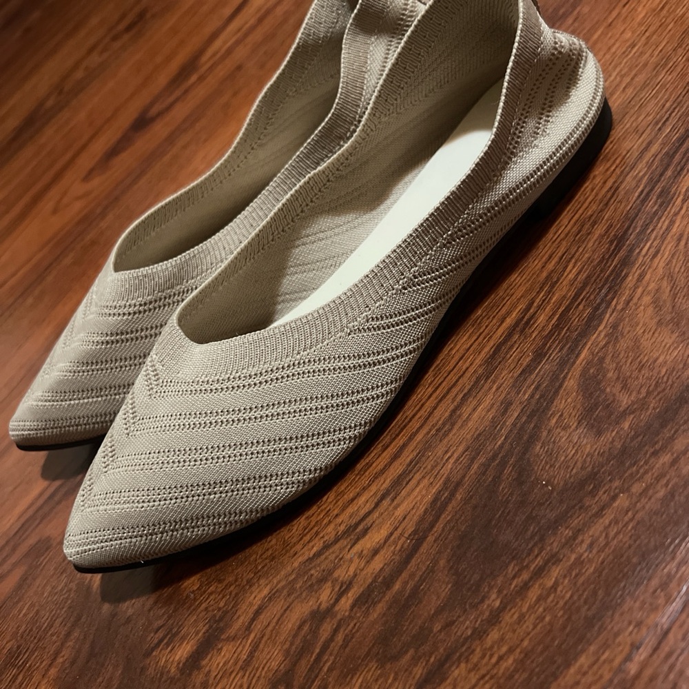 Elegant Beige Knit Loafers